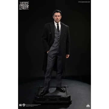 Justice League Statue 1/4 Bruce Wayne (Ben Affleck) 51 cm