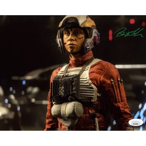 Bex Taylor Klaus dedikált Star Wars Squadrons 20cm x25cm fotó JSA certifikációval