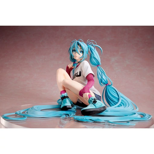 Hatsune Miku Statue 1/4 Yoneyama Mai The Latest Street Style "Cute" 17 cm